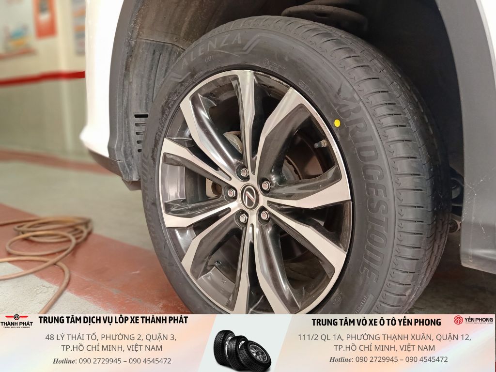 Lốp xe Bridgestone 235/55R20 Alenza AL01 NHẬT