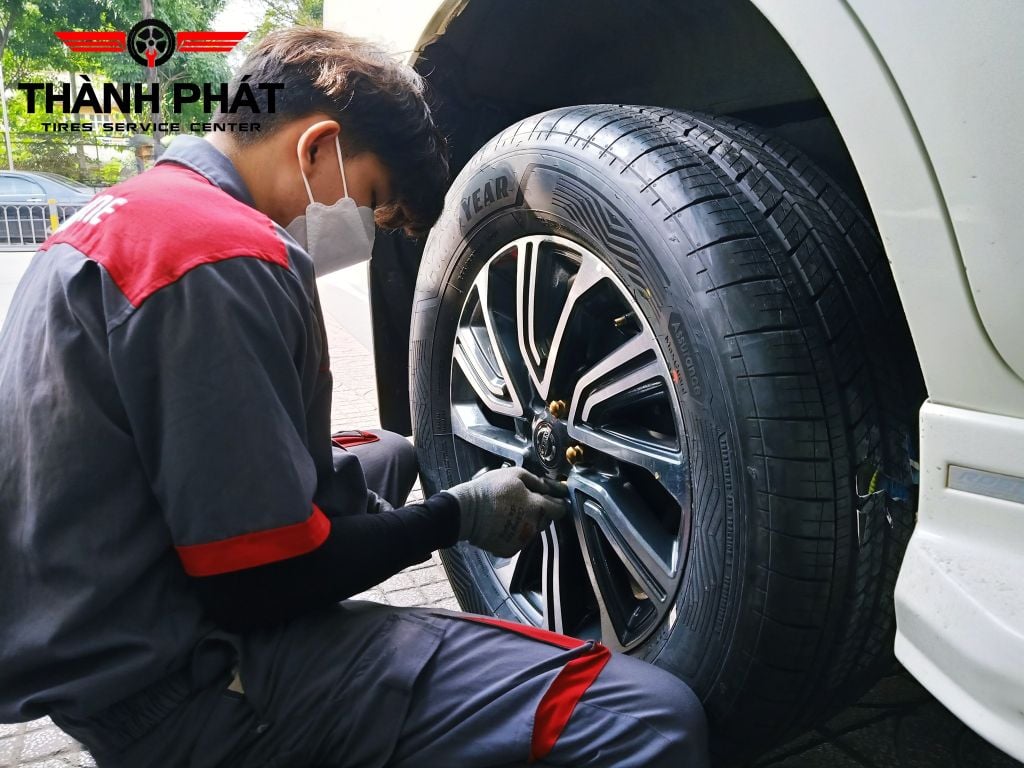 Lốp xe ô tô Goodyear 265/60R18 Assurance Maxguard SUV Thai