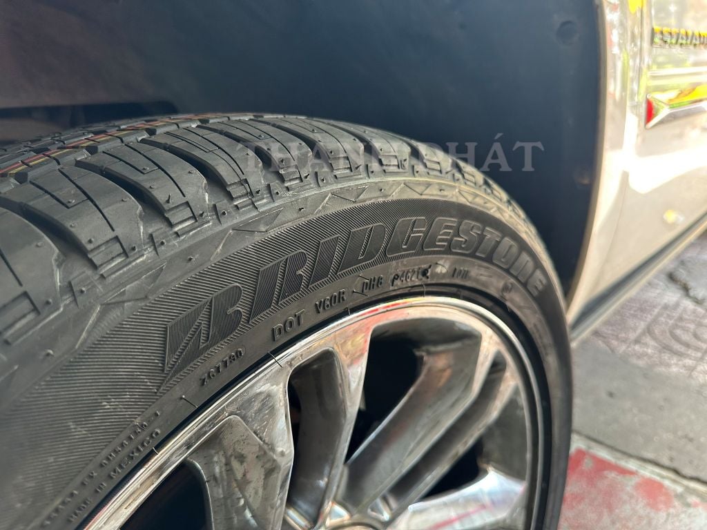 Lốp xe Bridgestone 285/45R22 ECOPIA HL422