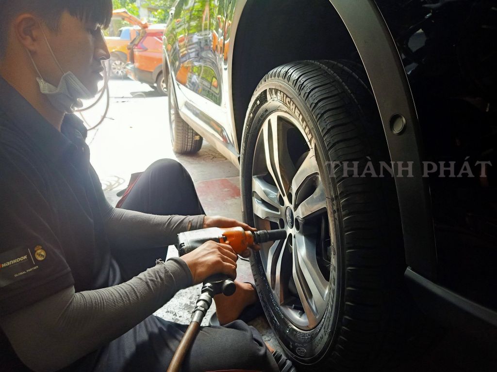Lốp xe ô tô Michelin 255/50R19 Latitude Tour HP ZP* USA