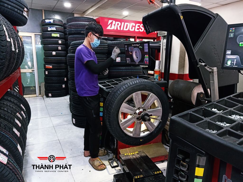 Lốp xe Bridgestone 235/55R18 Alenza AL01 THAI