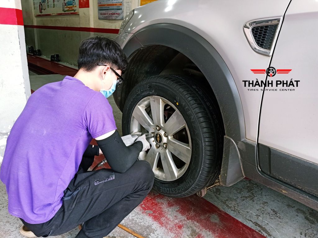 Lốp xe Bridgestone 235/55R18 Alenza AL01 THAI
