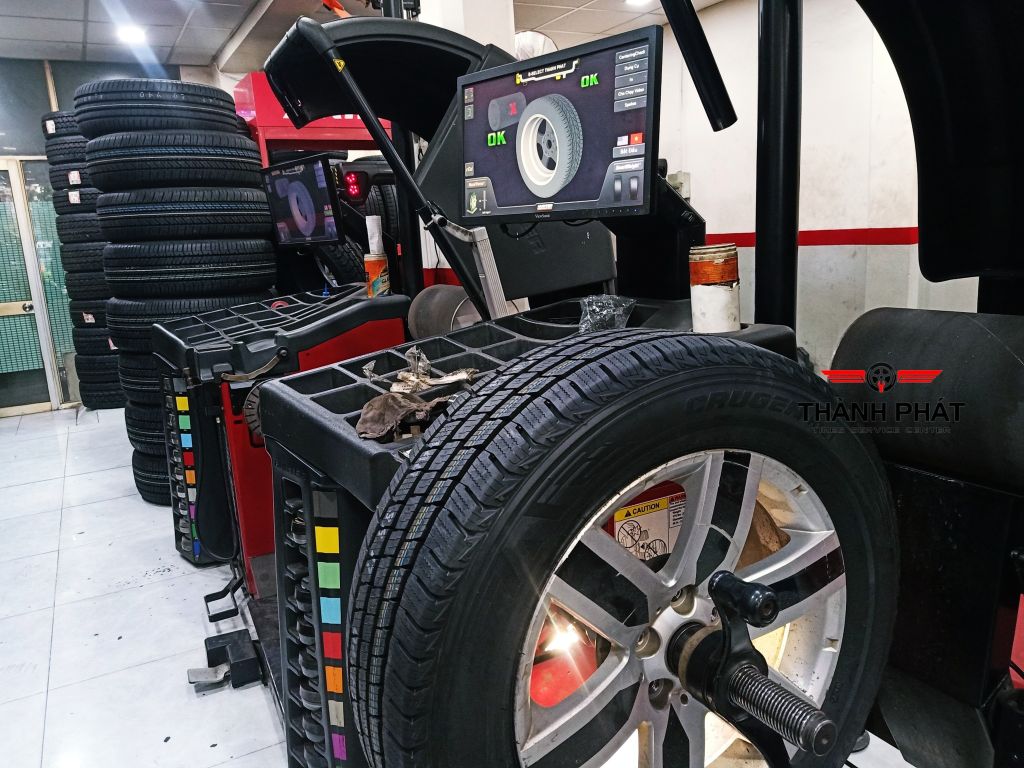 Lốp xe Kumho 235/60R17 Crugen HT51 VN