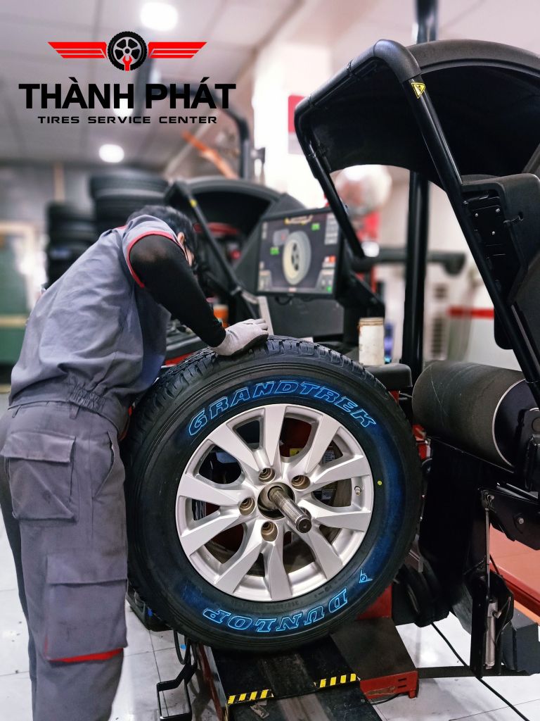 Lốp xe Dunlop 285/60R18 GRANDTREK AT22 NHẬT