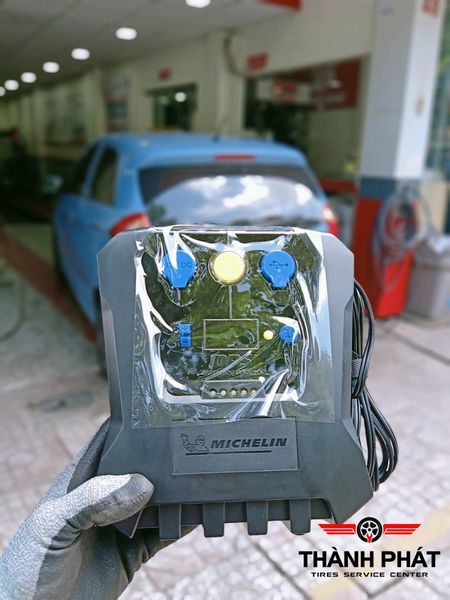 Máy bơm lốp cao cấp 12266 - Michelin - bơm tự ngắt