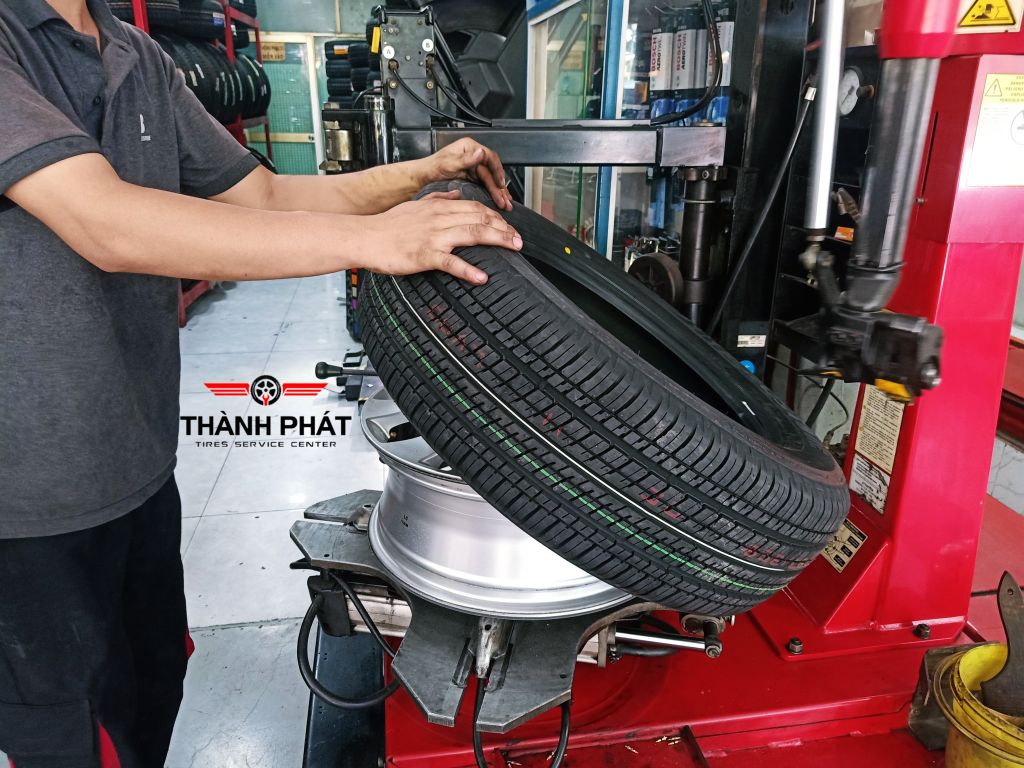 Lốp xe Bridgestone 225/65R17 D470 THAI