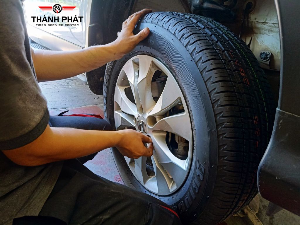 Lốp xe Bridgestone 225/65R17 D470 THAI