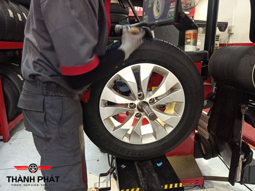 Lốp xe Bridgestone 225/65R17 D470 THAI