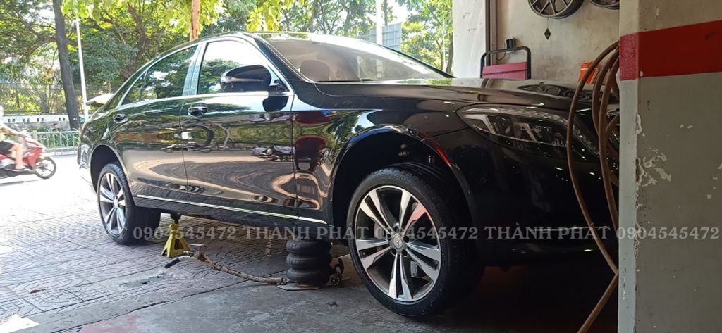 Lốp xe Bridgestone 245/45R19 RUNFLAT POTENZA S001 POLAND