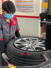 Lốp xe Bridgestone 225/55R19 Alenza AL01 NHẬT
