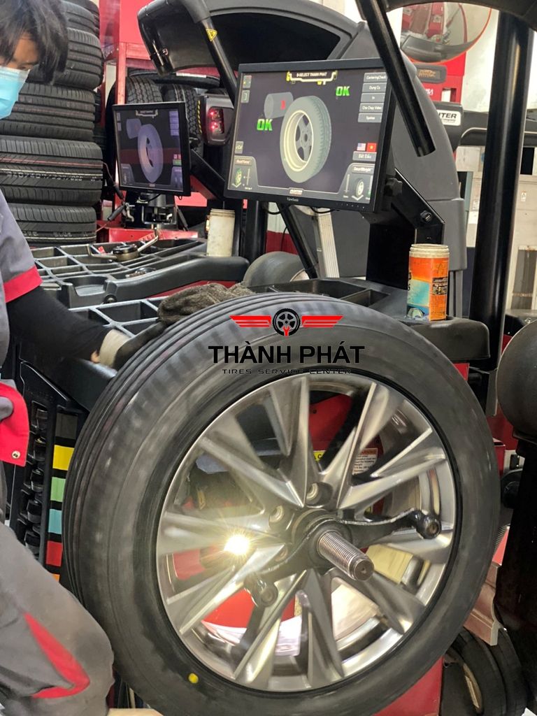 Lốp xe Bridgestone 225/55R19 Alenza AL01 NHẬT