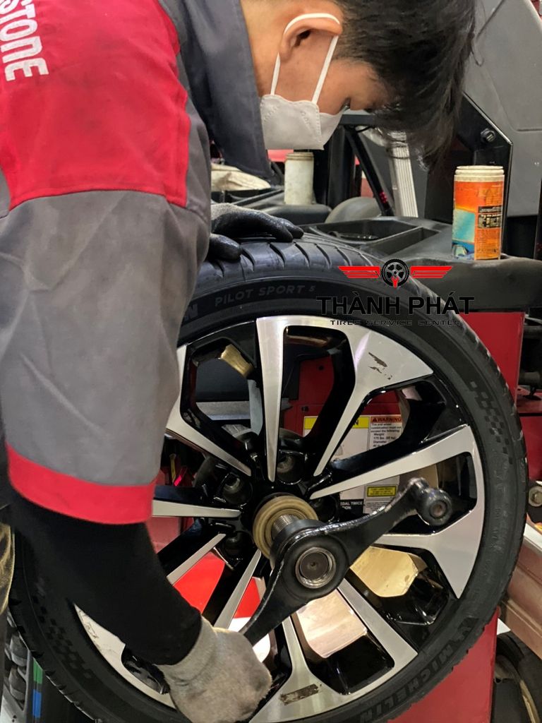 Lốp xe ô tô Michelin 275/35R19 Pilot Sport 5