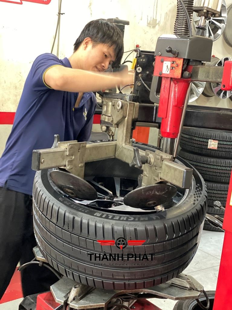 Lốp xe ô tô Michelin 275/35R19 Pilot Sport 5