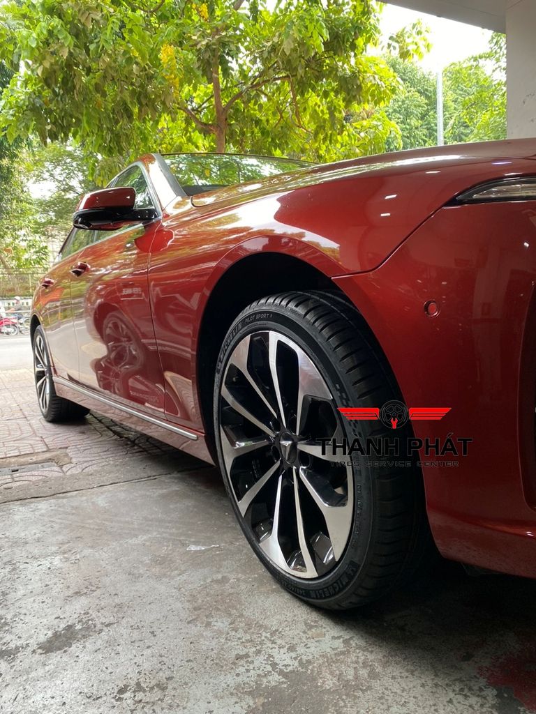 Lốp xe ô tô Michelin 275/35R19 Pilot Sport 5