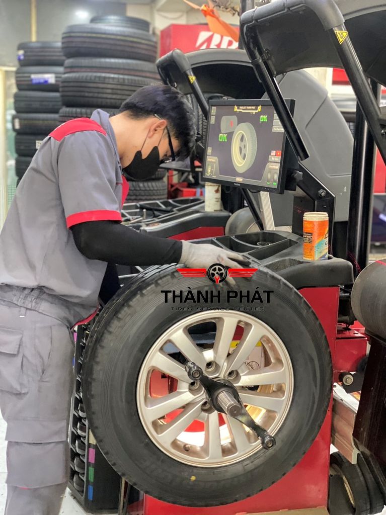 Lốp xe Bridgestone 215/70R16C R624 INDO