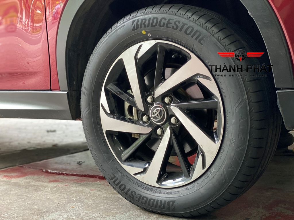 Lốp xe Bridgestone 215/60R17 Alenza AL01 THAI