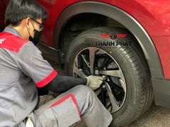 Lốp xe Bridgestone 215/60R17 Alenza AL01 THAI