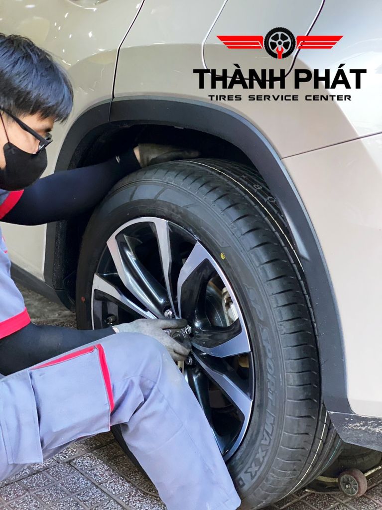 Lốp xe Dunlop 235/55R20 SPORT MAXX050 NHẬT
