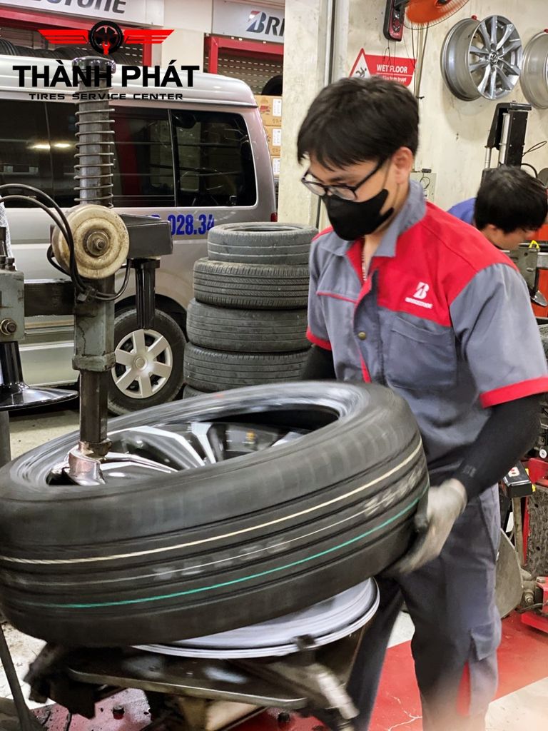 Lốp xe Dunlop 235/55R20 SPORT MAXX050 NHẬT