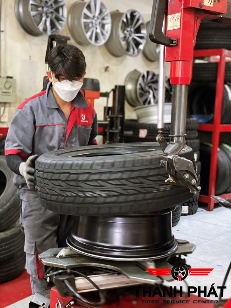 Lốp xe ô tô Continental 225/55R18 CrossContact LX2 Malaysia