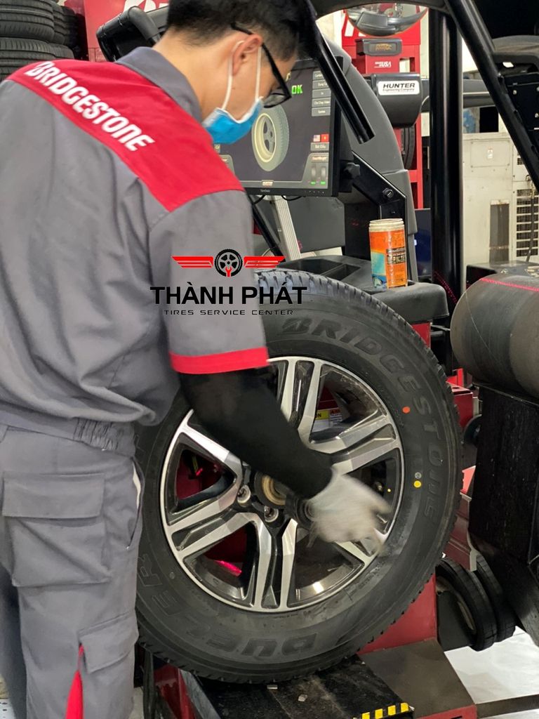 Lốp xe Bridgestone 265/65R17 DUELER D693 INDO