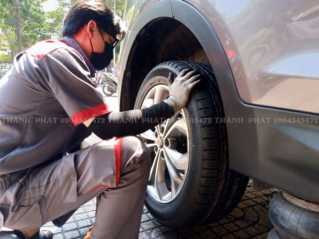 Lốp xe Kumho 235/55R19 Crugen KL33 VN
