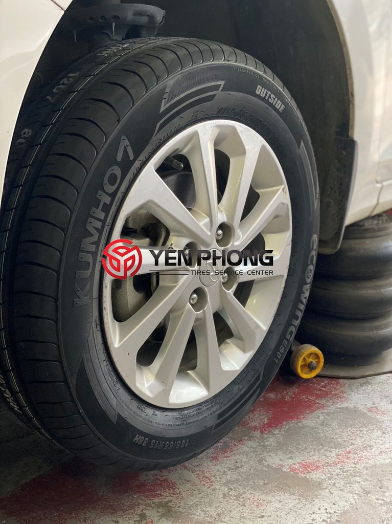 Lốp xe Kumho 185/65R15 Ecowing KH27 VN