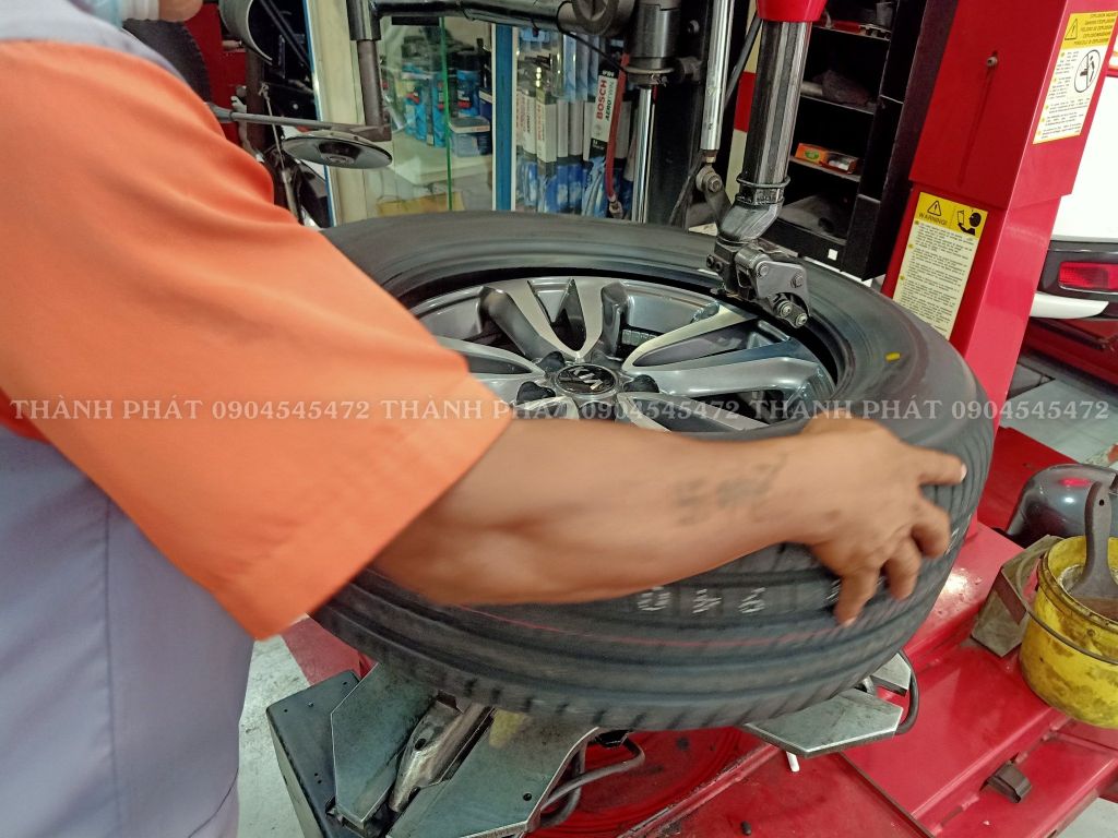 Lốp xe Bridgestone 235/60R18 ALENZA AL01 NHẬT