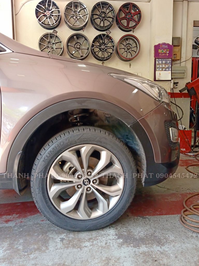 Lốp xe Kumho 235/55R19 Crugen KL33 VN