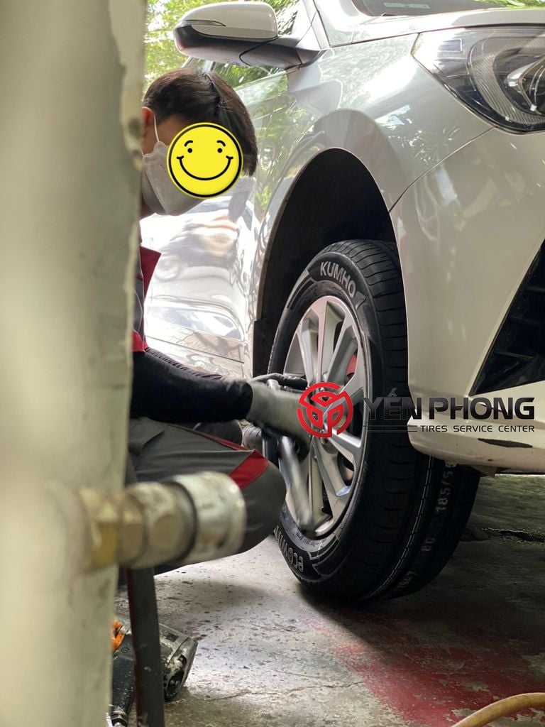 Lốp xe Kumho 185/65R15 Ecowing KH27 VN