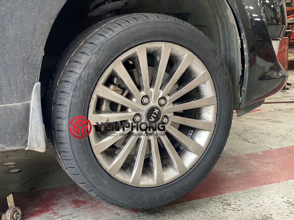 Lốp xe Kumho 245/45R18 Ecsta PS31 VN