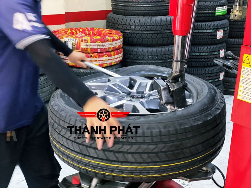 Lốp xe ô tô Goodyear 255/55R20 Wrangler Territory HT Thai