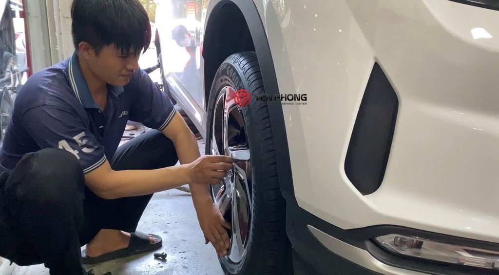 Lốp xe ô tô Goodyear 225/55R19 Efficient Performance Thai