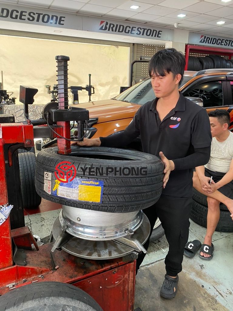 Lốp xe ô tô Goodyear 225/55R18 Assurance Maxguard Thai