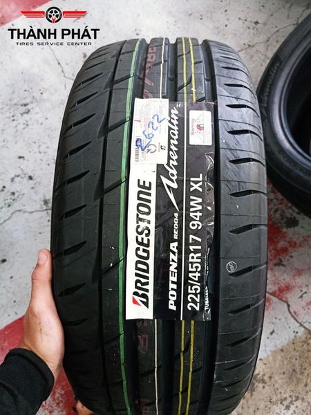 Lốp xe Bridgestone 225/45R17 Potenza RE004