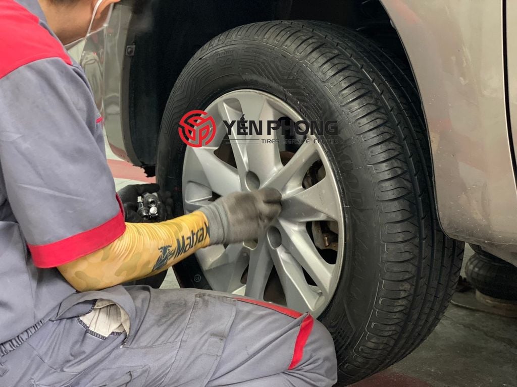 Lốp xe ô tô Goodyear 205/65R16 Assurance Duraplus2 Indo