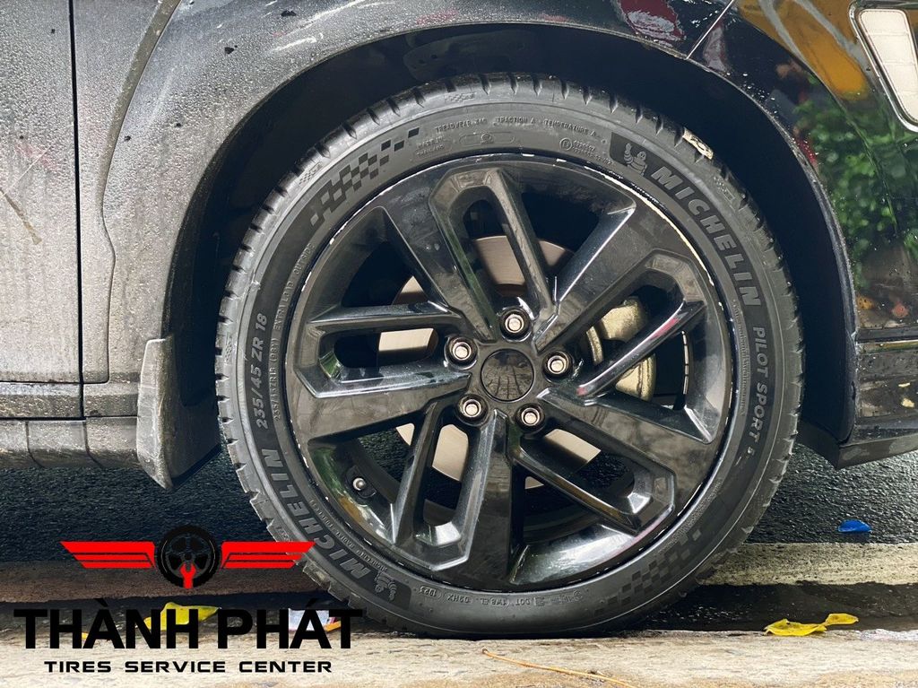 Vỏ xe Michelin 235/45R18 Pilot Sport 5 sản xuất Thái Lan