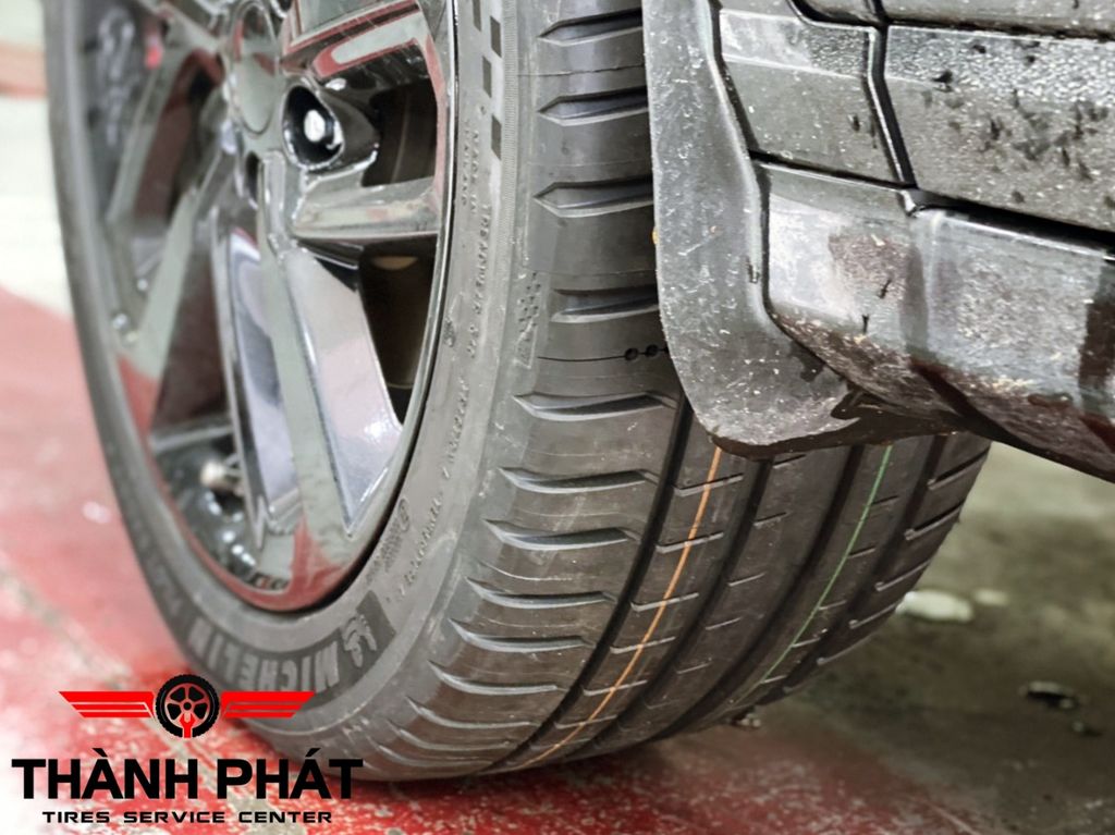 Vỏ xe Michelin 235/45R18 Pilot Sport 5 sản xuất Thái Lan