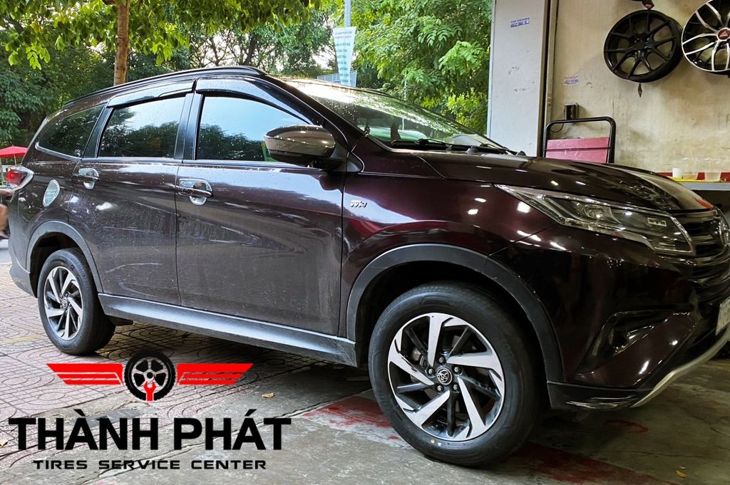 Lốp xe Bridgestone 215/60R17 Turanza T005 THAI