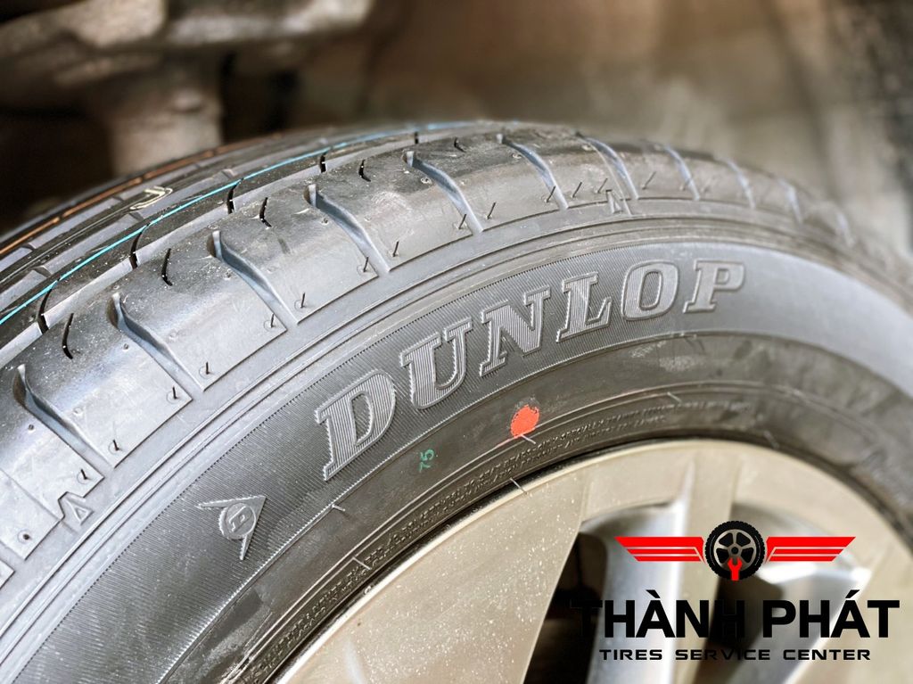 Lốp xe Dunlop 225/60R18 SPORT MAXX050 NHẬT