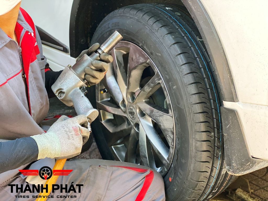 Lốp xe Dunlop 225/60R18 SPORT MAXX050 NHẬT
