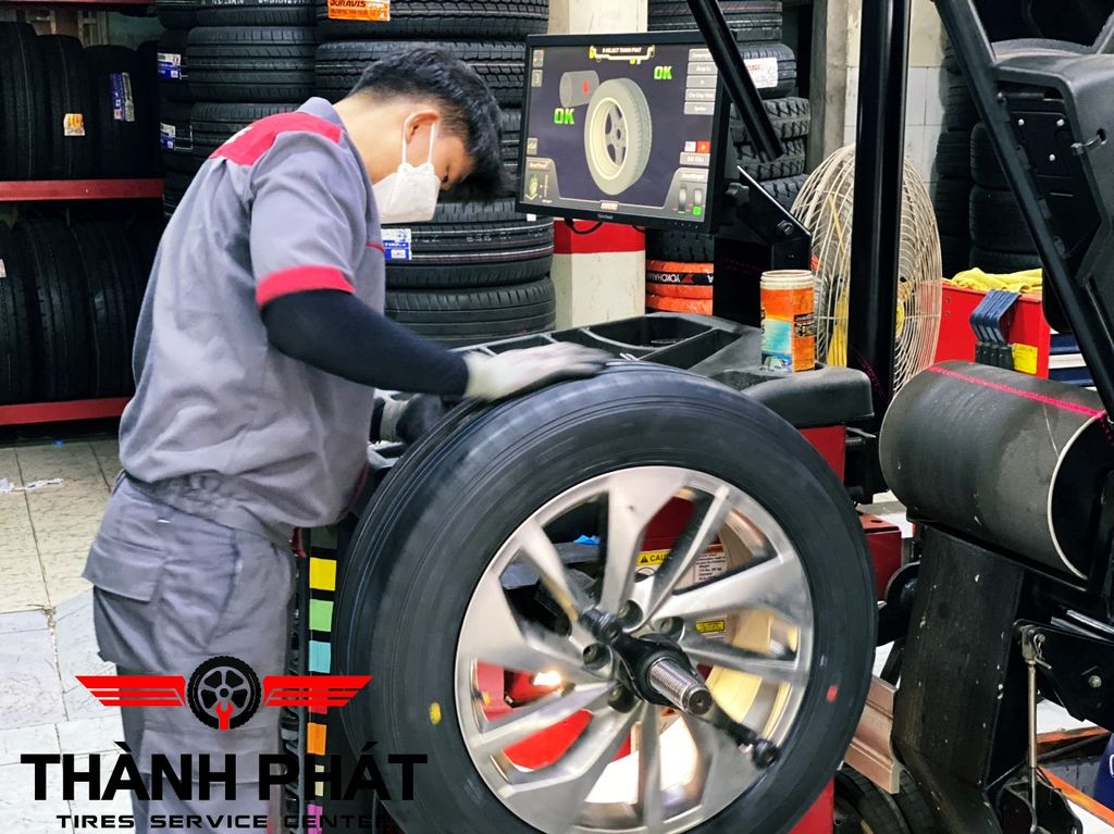 Lốp xe Dunlop 225/60R18 SPORT MAXX050 NHẬT