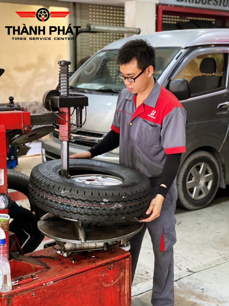Lốp xe Bridgestone 185R14 R623