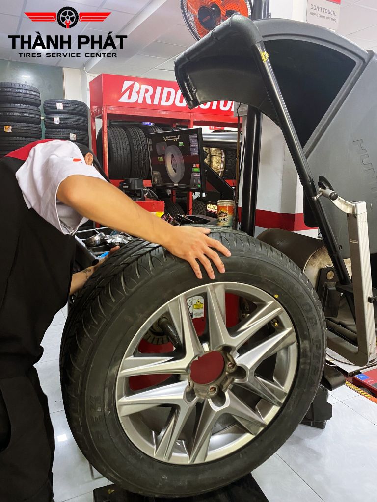Lốp xe Dunlop 285/50R20 GRANDTREK PT2 NHẬT
