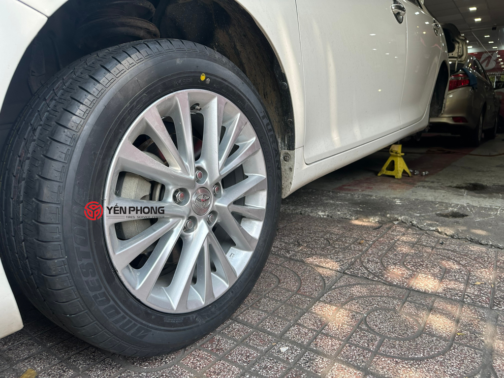 Vỏ xe Bridgestone 215/55R17 Turanza Er33