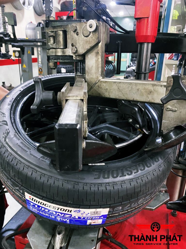 Lốp BRIDGESTONE 225/45R18 [91W] Turanza T005A