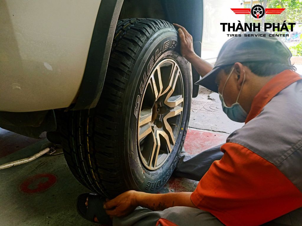 Lốp BRIDGESTONE 265/65R17 [112S] Dueler 693B