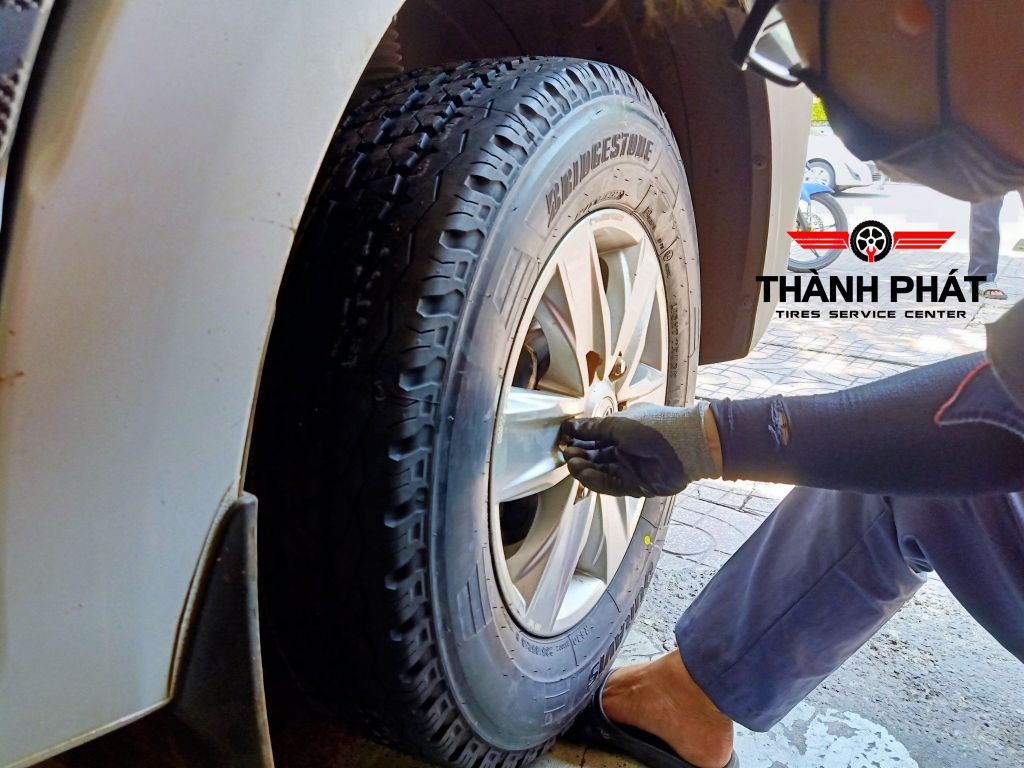Lốp BRIDGESTONE 235/65R16 [121R] Duravis R630