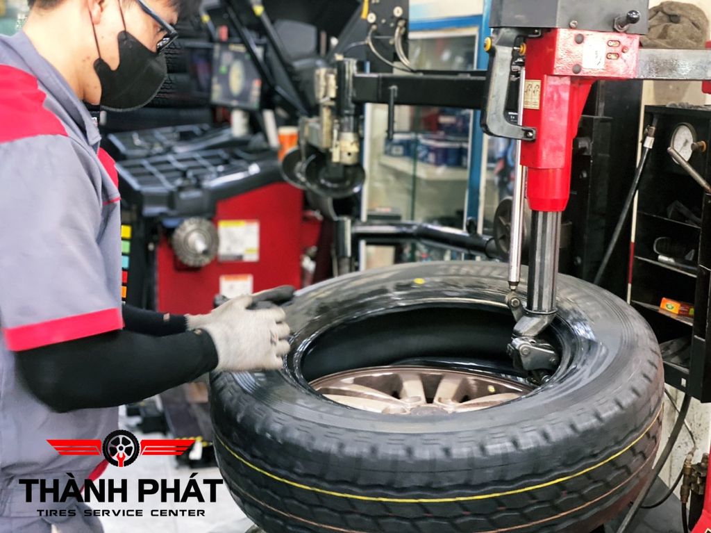 Lốp BRIDGESTONE 215/70R16C [108R] Duravis R624
