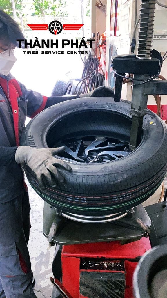 Lốp BRIDGESTONE 215/55R16 [93V] Turanza T005A